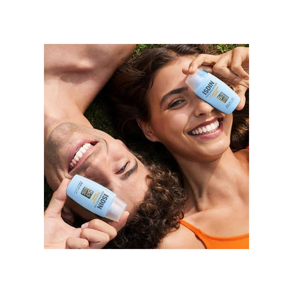 ضدآفتاب بدون رنگ ایزدین SPF50 مدل Fusion Water Magic ‌